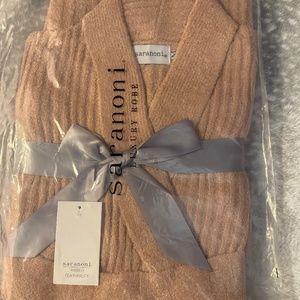 BNIP Saranoni Ribbed Featherlite Luxury Robe Size M